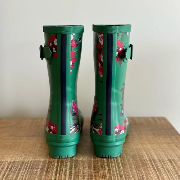 Joules Wellies in Green Floral Print - Picture 4 of 9